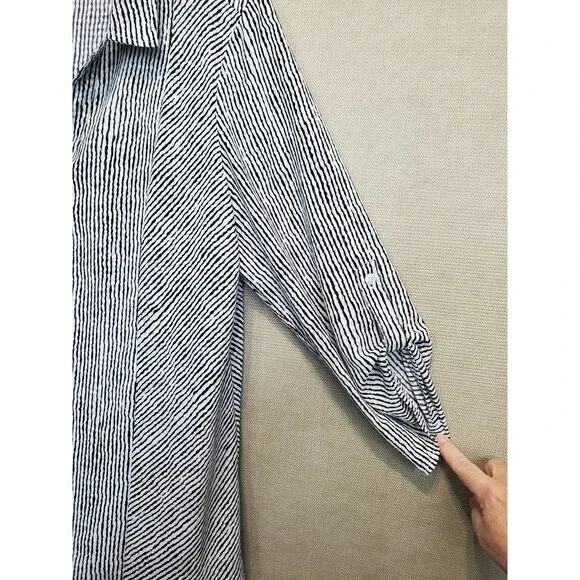 Chico's Wavy Lines Woven Roll-Tab Sleeve Popover Tunic Size 2 Large - Picture 2 of 7